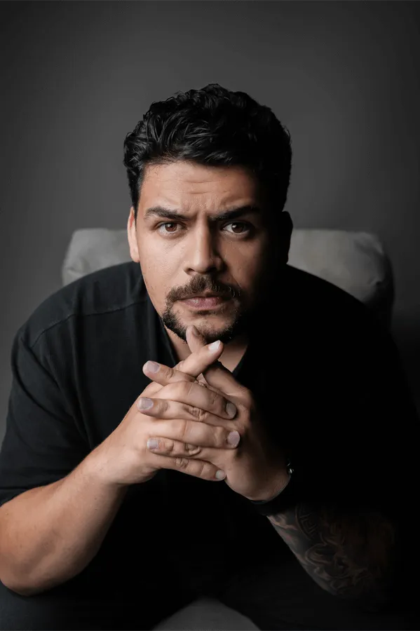 Retrato de Thiago, fundador da Eleve Websites, especialista em sites para empresas